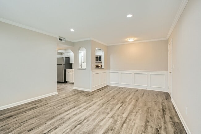 Building Photo - 2004 Dunsford Terrace