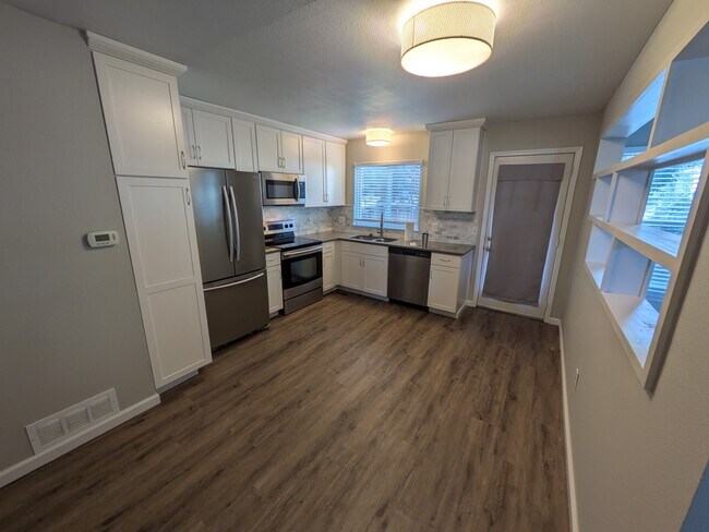 Foto del edificio - 664 Walden Ct