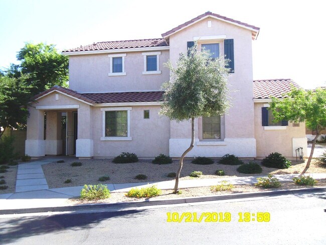 Building Photo - Do not not miss this 4 Bed 2.5 Bath 1800+ ...