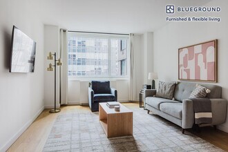 230 W 55th St