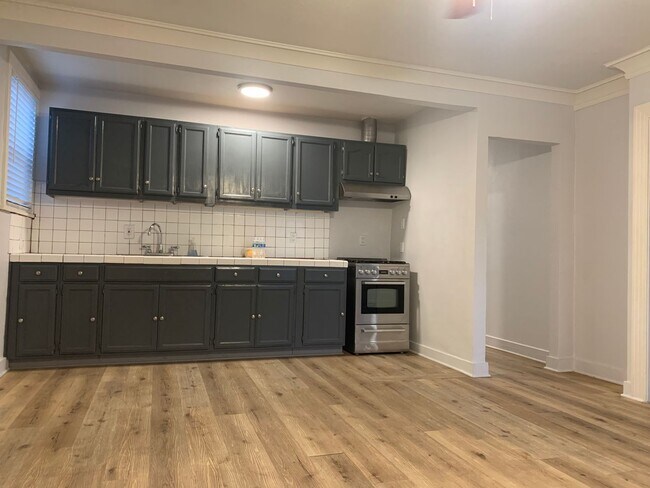 Foto del edificio - Great Experiences Are Just Around Rolland Curtis!