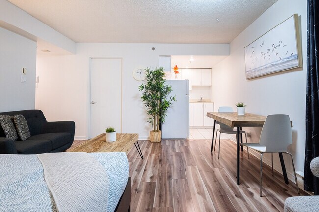 Building Photo - 1206 Rue Sanguinet