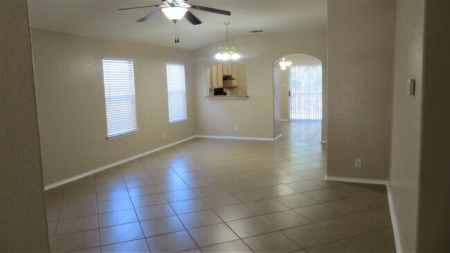 Foto del edificio - 6611 Clovis Ct