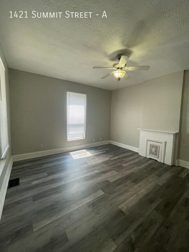 Building Photo - Very Spacious 3 Bed Apartment Close to OSU...