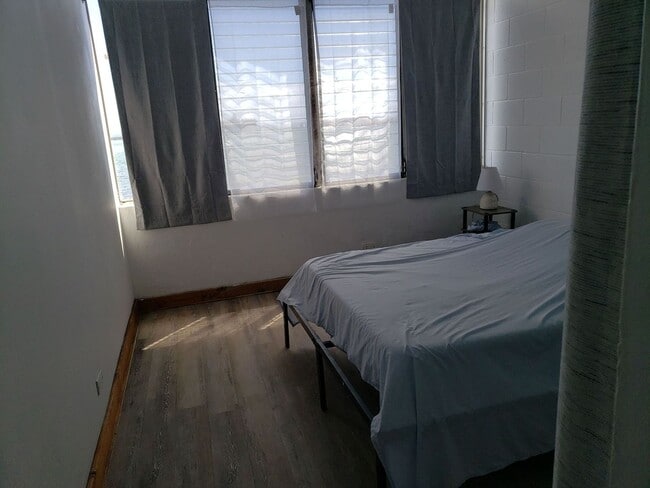 Building Photo - 1 bd. 1 ba. Harbor Lights Unit - Partly Fu...