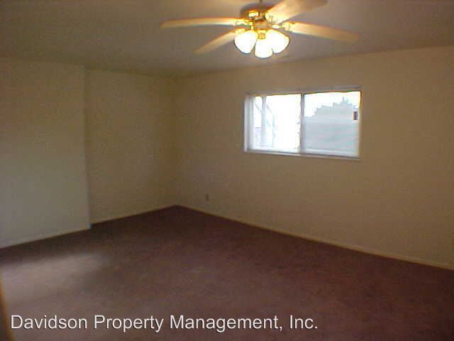 Building Photo - 670 W Van Buren St