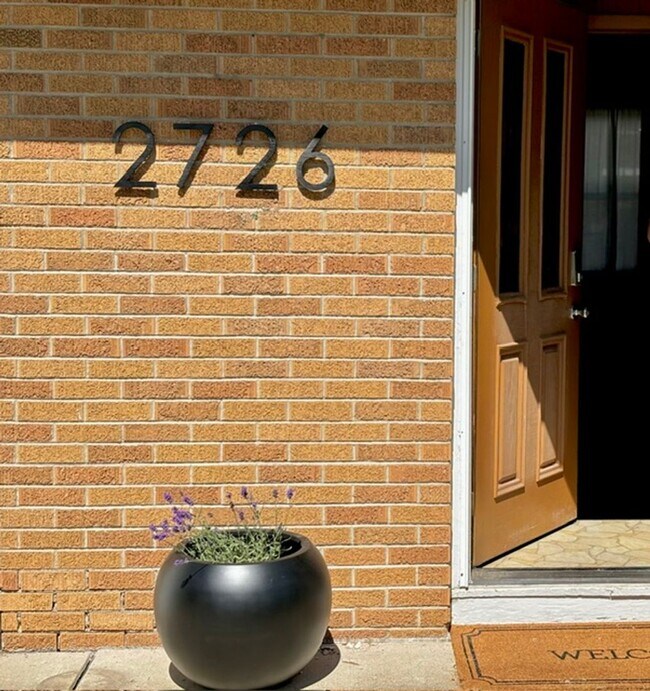 Foto del edificio - 2726 Applelane Ave