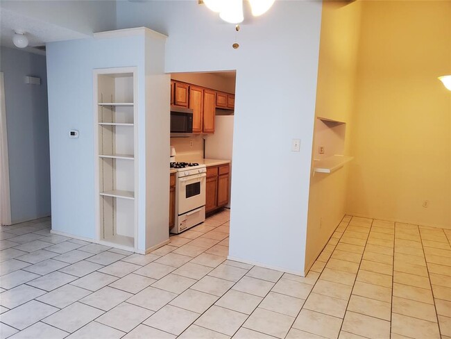 Building Photo - 507 Greenlawn Blvd