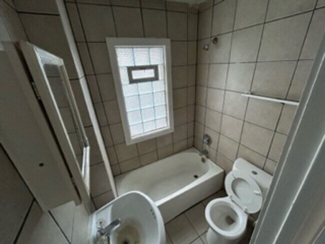Foto del edificio - 4884-4886 N 18th St. (Duplex)