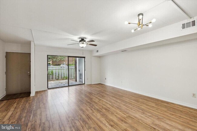 Foto del edificio - 112 Stony Way