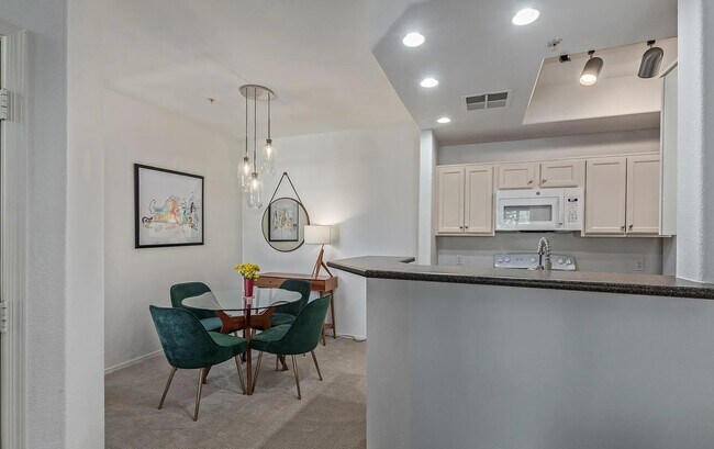 Foto del edificio - Luxury 1-Bedroom with Premium Features