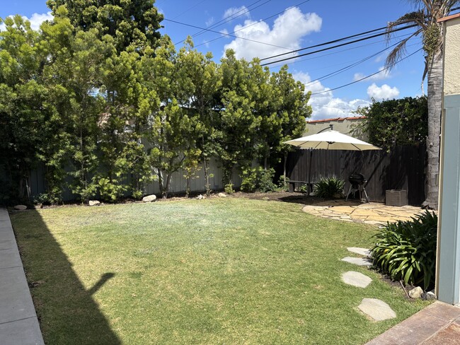 Private Yard - 1248 S Rimpau Blvd