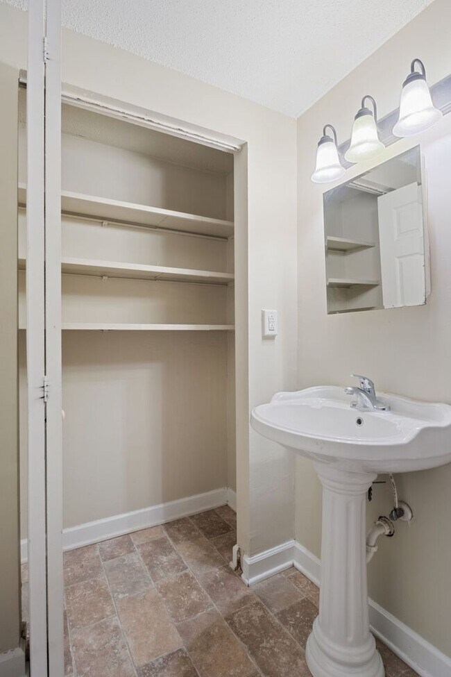 Foto del edificio - 3609 Balsam Ave