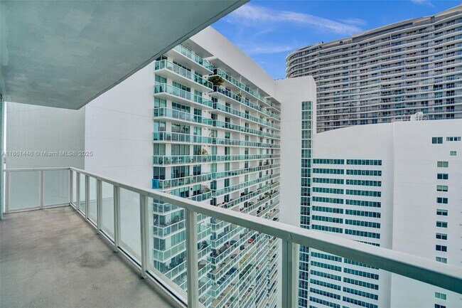 Building Photo - 1900 N Bayshore Dr