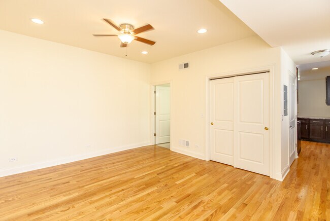 Foto del edificio - 4452 N Sheridan Rd