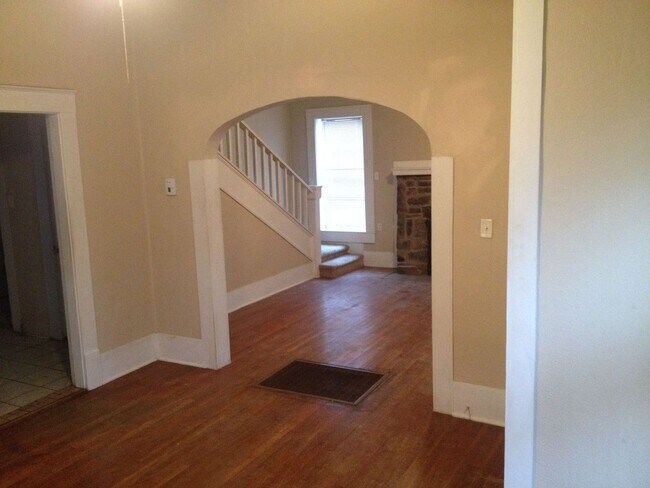 Foto del edificio - *Pre-Leasing* | Quaint Cottage Close to Everything!