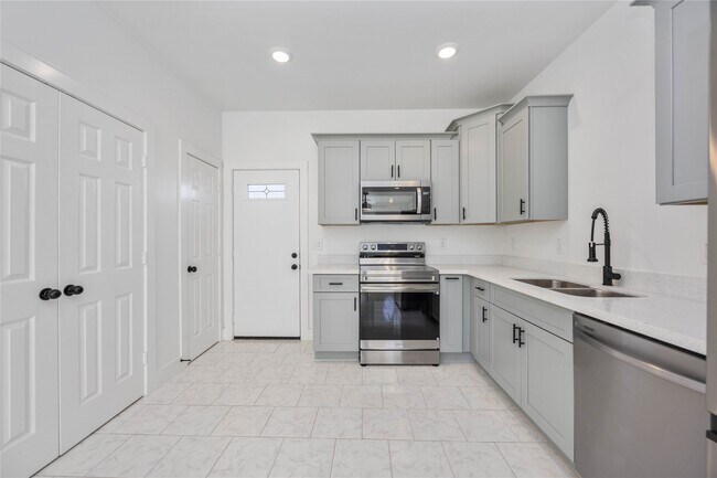 Foto del edificio - 7710 Independence St