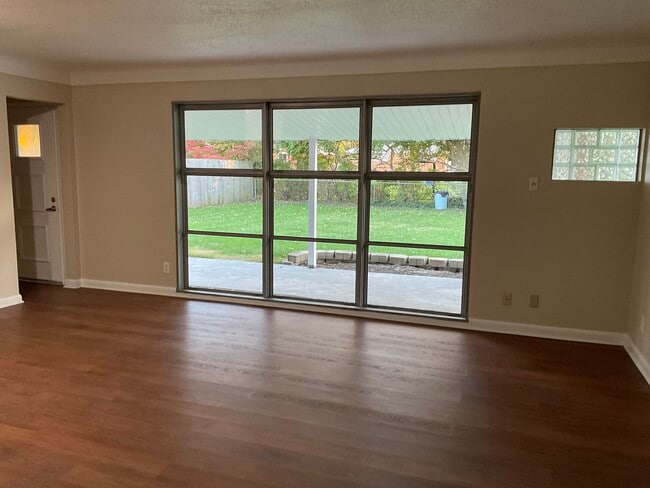 Photo - 634 Wiltshire Blvd House