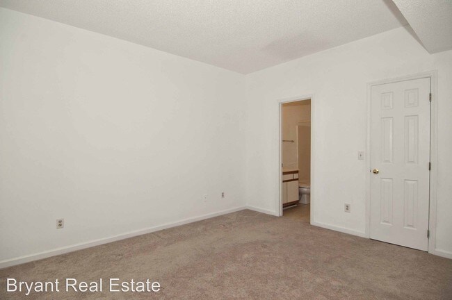 Building Photo - 721 Bragg Dr
