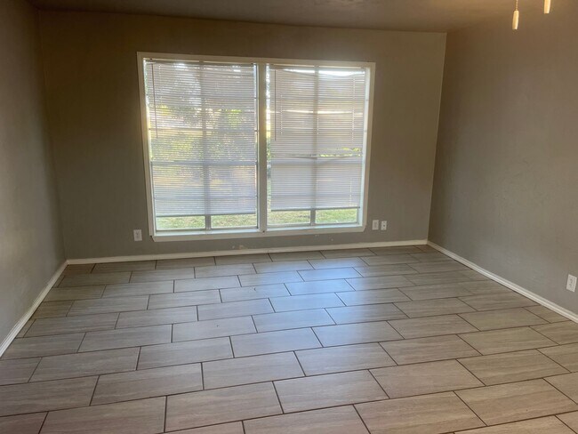 Foto del edificio - Exquisite 4-Bedroom Home for Rent in Tulsa...