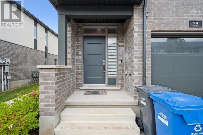 Building Photo - 38 Steele Cres