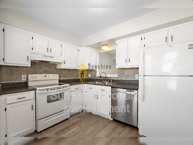 Building Photo - 5121 Radcliff Cir