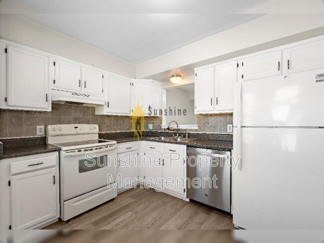 Foto del edificio - 5121 Radcliff Cir