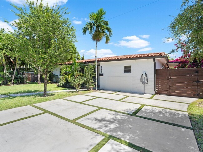 Foto del edificio - 1280 NE 137th Terrace
