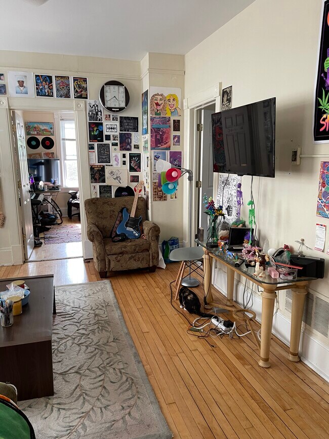 Foto del edificio - 2488 N Bartlett Ave