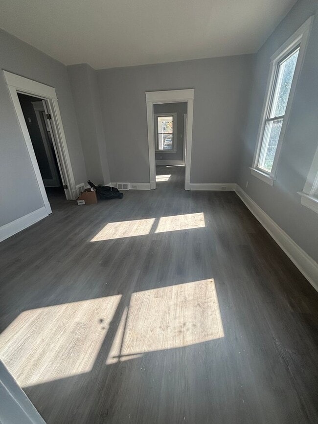 Building Photo - 4bd Single Newburgh Sec 8/Cash Pay