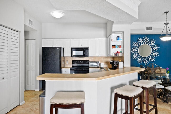 Foto del edificio - 3303 Myrtlewood Cir E