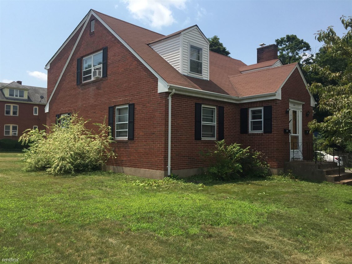 207 Russell St, Middletown, CT 06457 Apartment for Rent in Middletown