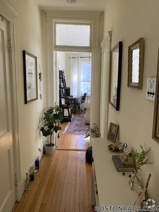 Building Photo - 106 Queensberry St