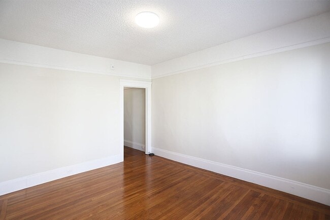 Building Photo - OPEN HOUSE: Sunday (9/21) 2:30pm-3:00pm. C...