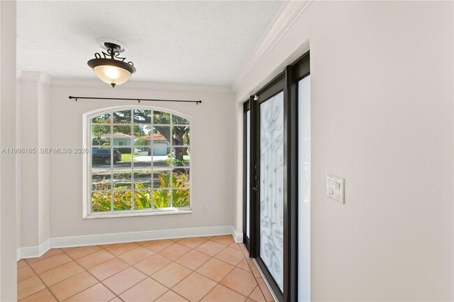 Foto del edificio - 1428 Medina Ave