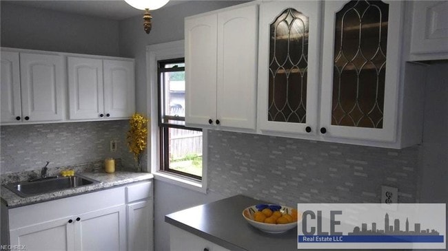 Foto del edificio - 3853 W 116th St