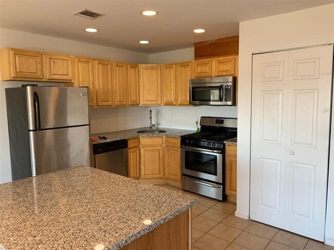 Building Photo - 8913 Riverside Pl