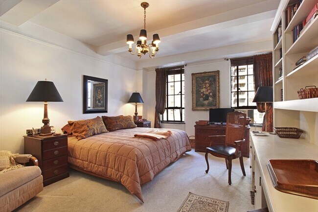 Building Photo - 350 W 57th St