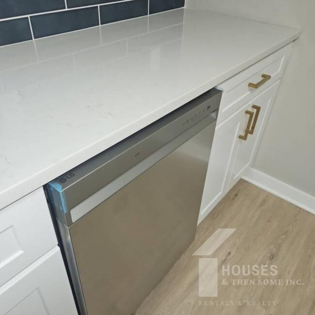 Foto del edificio - 511 Hampton Ave