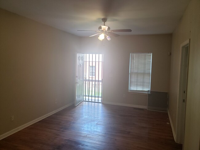 Building Photo - MUST HAVE FOUR BEDROOM SECTION 8 VOUCHER
