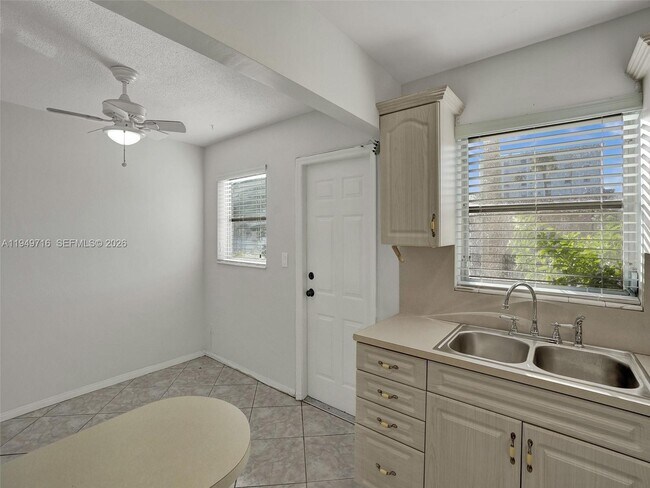 Photo - 1100 NE 9th Ave Apartment