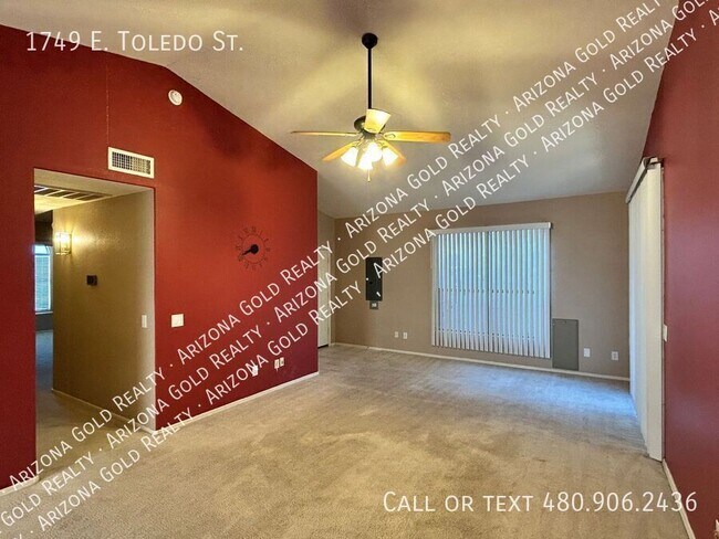 Building Photo - 1749 E Toledo St