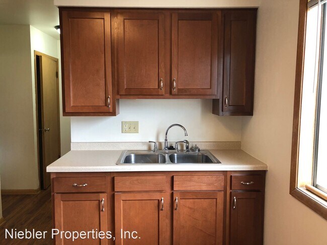Building Photo - 2 br, 1.5 bath House - 630 Otter Avenue