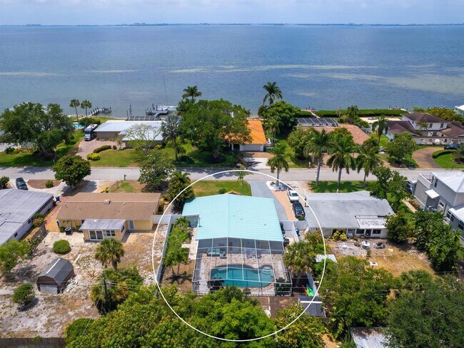 Building Photo - 3115 Bay Dr