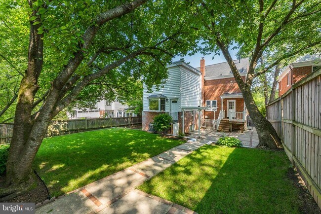Foto del edificio - 4714 Upton St NW