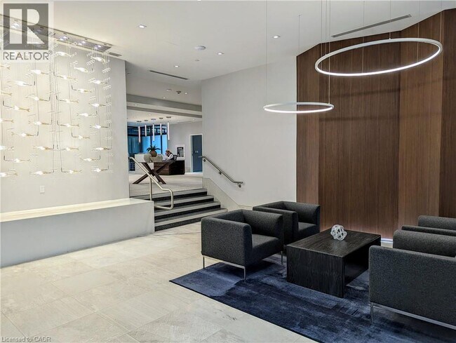 Photo du bâtiment - 385 Winston Rd