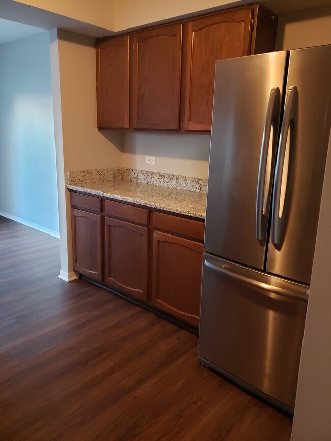 Building Photo - 413 Le Parc Cir