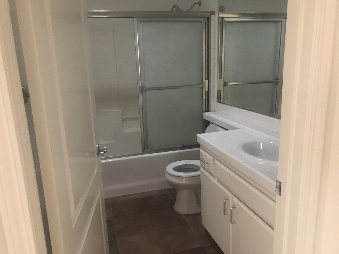 Foto del edificio - 6925 Baird Ave