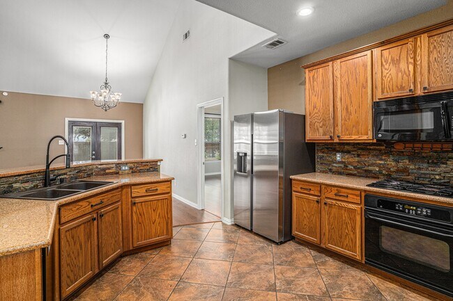 Foto del edificio - 3816 Travis Blvd