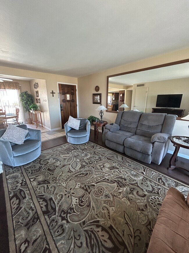 Sala de estar - 1788 Bahama Ave